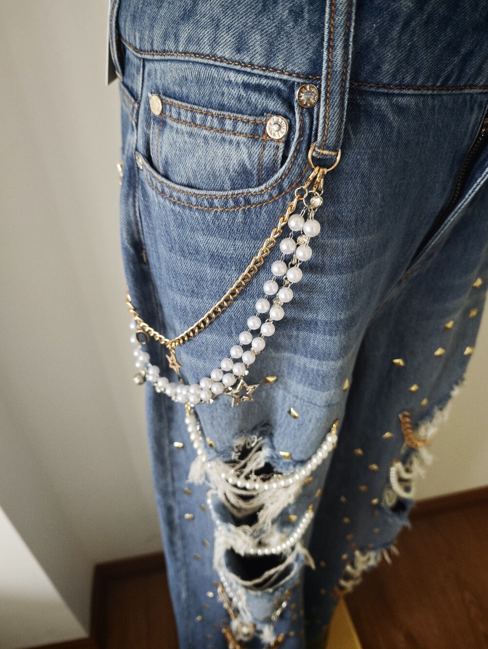 Alice + Olivia HARPER EMBELLISHED RIPPED JEAN - Picture 10 of 14